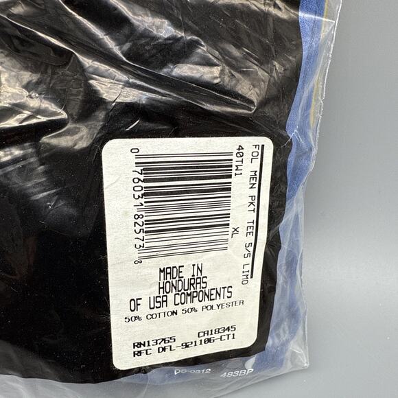 Vintage Fruit of the Loom Golden Blend Pocket T Shirt XL Blue 2001 NWT - Picture 4 of 4